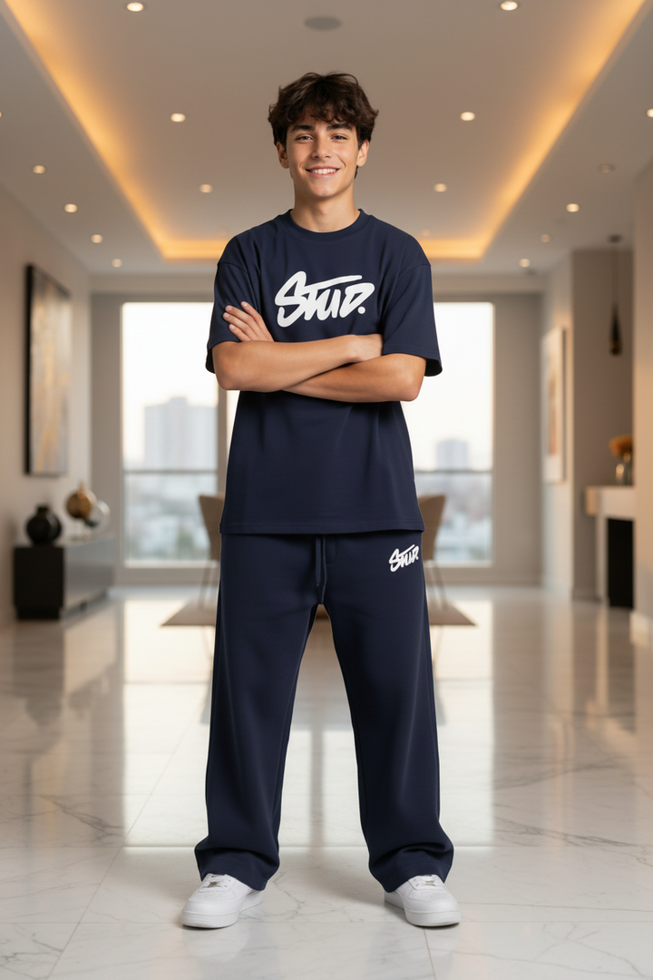 Ensemble 2 Pièces Garçon – T-shirt &amp; Jogging Bleu Marine | Imprimé Stud | 8–13 ans
